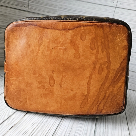 Louis Vuitton Noe Bucket Bag PM in Monogram Canvas and Leather - Picture 16 of 16